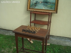 Régi Játékasztal,felső asztallapján sakk, kinyitva ját