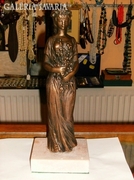 Női bronz figura