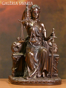 Justitia szobor