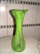 Gyönyörű zöld üveg kézimunka váza