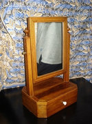 Tükrös fésülködös doboz 1819-böl, dió