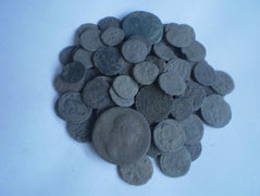 87 db tisztítható római érme