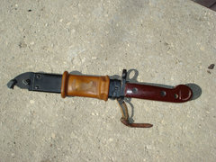 AK-47 bajonett tör