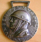 Mussolini - fasiszta kitüntetés