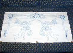 Régi,kézi hímzésű angyalkás falvédő - 76 x 37 cm
