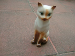 Macska - jelzett porcelán figura