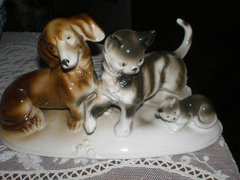 Kutya-cica barátság porcelán nipp, 20x8 talp,11 magas