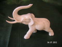 Porcelán Elefánt