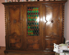 Koloniál 3 ajtós szekrény középső ajtó színes ólom
