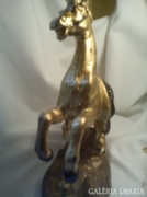 Fébből készült ló szobor