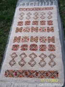 Marokkói 100% os gyapjúból,kézzel készített szőnyeg 