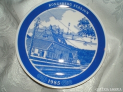 Dán kék-fehér porcelán fali tányér