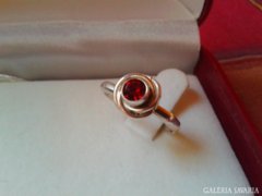 Ezüst gyűrű retro piros kővel