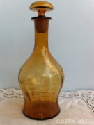 Csiszolt, antik, méz színű boros üveg
