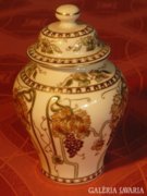 Zsolnay fedeles váza