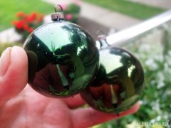2 db. régi zöld színű üveggömb fenyőfa dísz !
