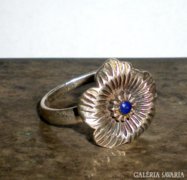 Régi ezüt gyűrű- virág forműjá- lapis lazuli kővel