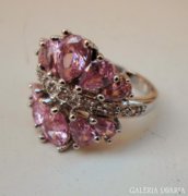 Csodaszép ezüst gyűrű sok rózsaszín kővel