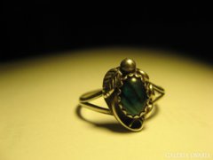 Navajo, jelzett ezüst gyűrű, zöld-fekete gyöngyházzal