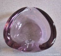 Lila üveg hamutálca, szív alakú