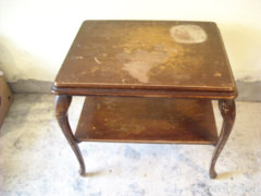 Antik kisasztal
