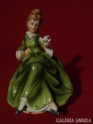 Zöld ruhás hölgy - zenélő porcelán szobor