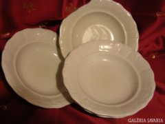 Zsolnay antik fehér leveses tányérok.