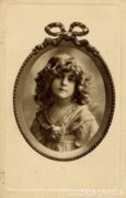 Kislány portré 1915-ből