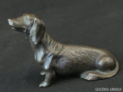 Kis Bronz tacskó kutya szobor (@900)