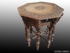 1937 Antik dúsan faragott mór marokkói kisasztal