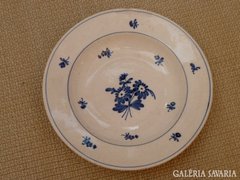Régi keménycserép tányér kék virágos festéssel.