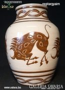 Bika díszítéses váza