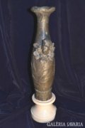 Szecessziós bronz váza márvány talppal. TÖRTEZÜSTÖT M