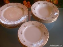 Zsolnay barackvirágos tányérsor