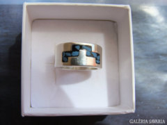 Egyedi intarzia díszítésű ezüst karikagyűrű