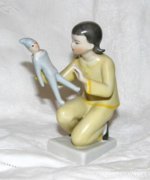 Drasche Babázó Gyerek Porcelán Figura
