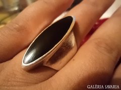 Hatalmas ezüst foglalatos  gyűrű fekete onix kővel  