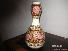 Zsolnay váza  ,  plasztikusan kiemelkedő   dekorral  , ritkán előforduló  szép tárgy   !!