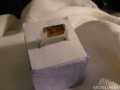 Modern borostyán köves ezüst gyűrű