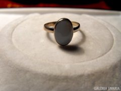 Holdköves kézműves ezüst gyűrű eladó.