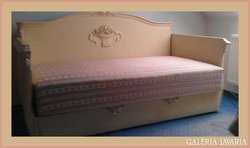Gyönyörű,rózsa faragásokkal díszített kanapé,ágy 
