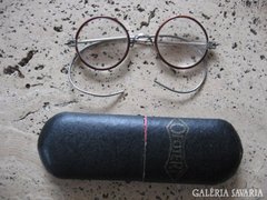Régi szemüveg Ofotért keménytokkal