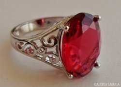Csodaszép ezüst gyűrű rubin piros kővel