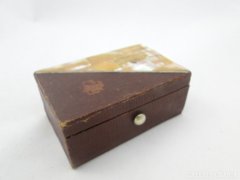 5684 Antik gyöngyházberakásos doboz ládika 7 cm