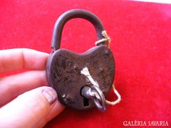Szív alakú lakat kulccsal (antik)