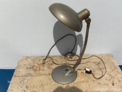 Retro asztali lámpa fém búrával