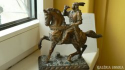 magyar lovas vitéz bronz szobor