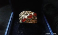 Dekoratív ezüst gyűrű karneol kövekkel