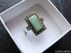 Antikolt ezüst gyűrű zöld kővel és markazittal