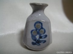 Miniatűr porcelán dísztárgy - váza